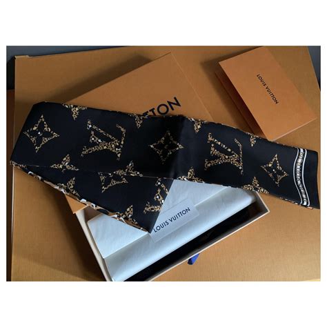 louis vuitton stirnband|louis vuitton silk scarves.